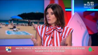 Dif&iacute;cil, pero no imposible. &iquest;C&oacute;mo actuar si nos encontramos a nuestro jefe en la playa y estamos en topless o con un ba&ntilde;ador turbo? La experta en protocolo Mar&iacute;a Jos&eacute; G&oacute;mez y Verd&uacute; explica la importancia de "no mirar a las cositas sexuales".