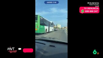 El veh&iacute;culo circula por la N-351 causando una gran alarma entre el resto de conductores. Es tal el miedo que genera que la pasajera de otro veh&iacute;culo decide grabarla para que quede constancia de su imprudencia.