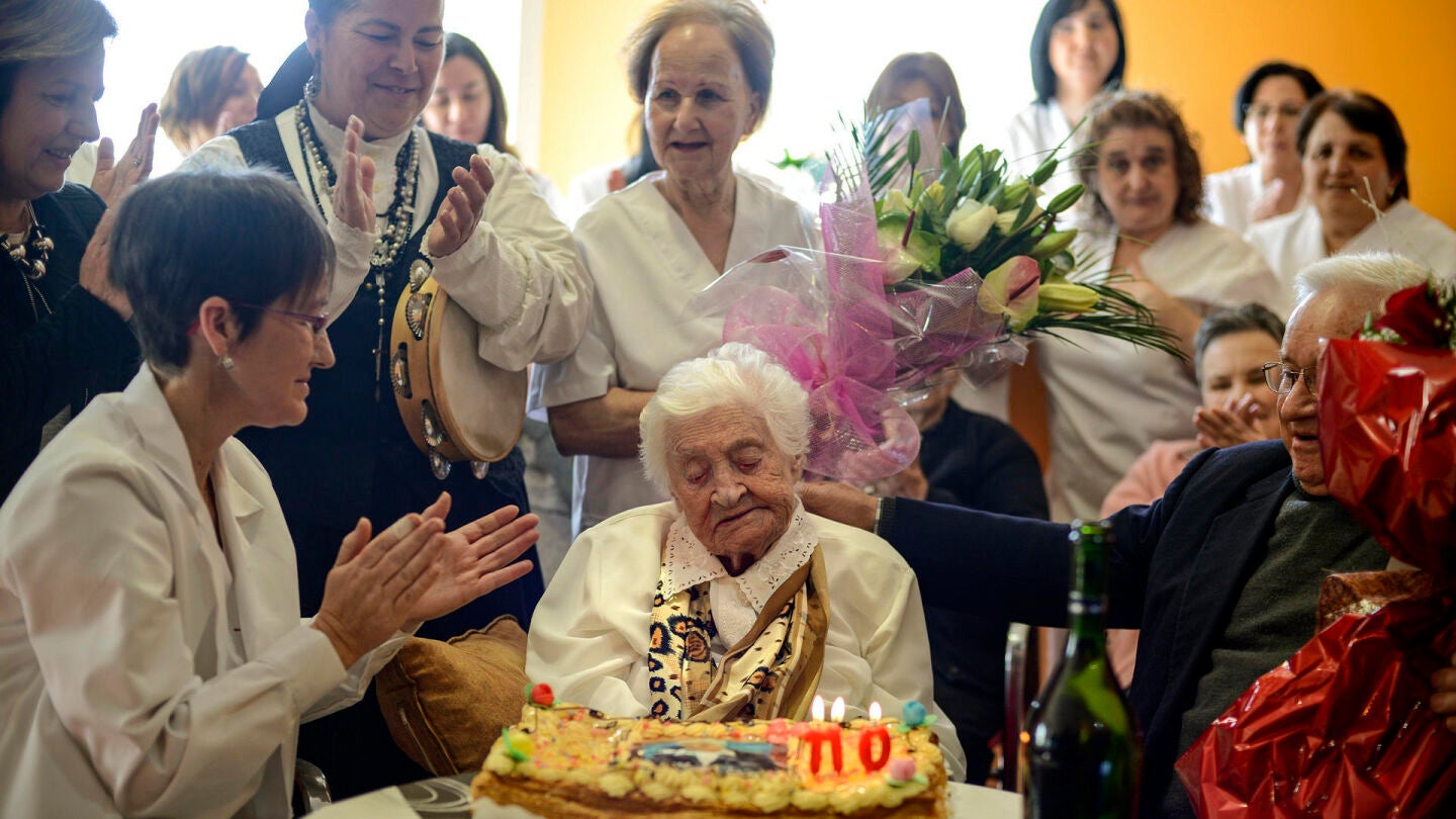 La espa&ntilde;ola Josefa &Aacute;lvarez Rodr&iacute;guez cuando cumpli&oacute; 110 a&ntilde;os junto a familiares y amigos