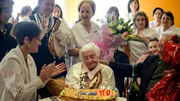 La española Josefa Álvarez Rodríguez cuando cumplió 110 años junto a familiares y amigos La española Josefa Álvarez Rodríguez cuando cumplió 110 años junto a familiares y amigos