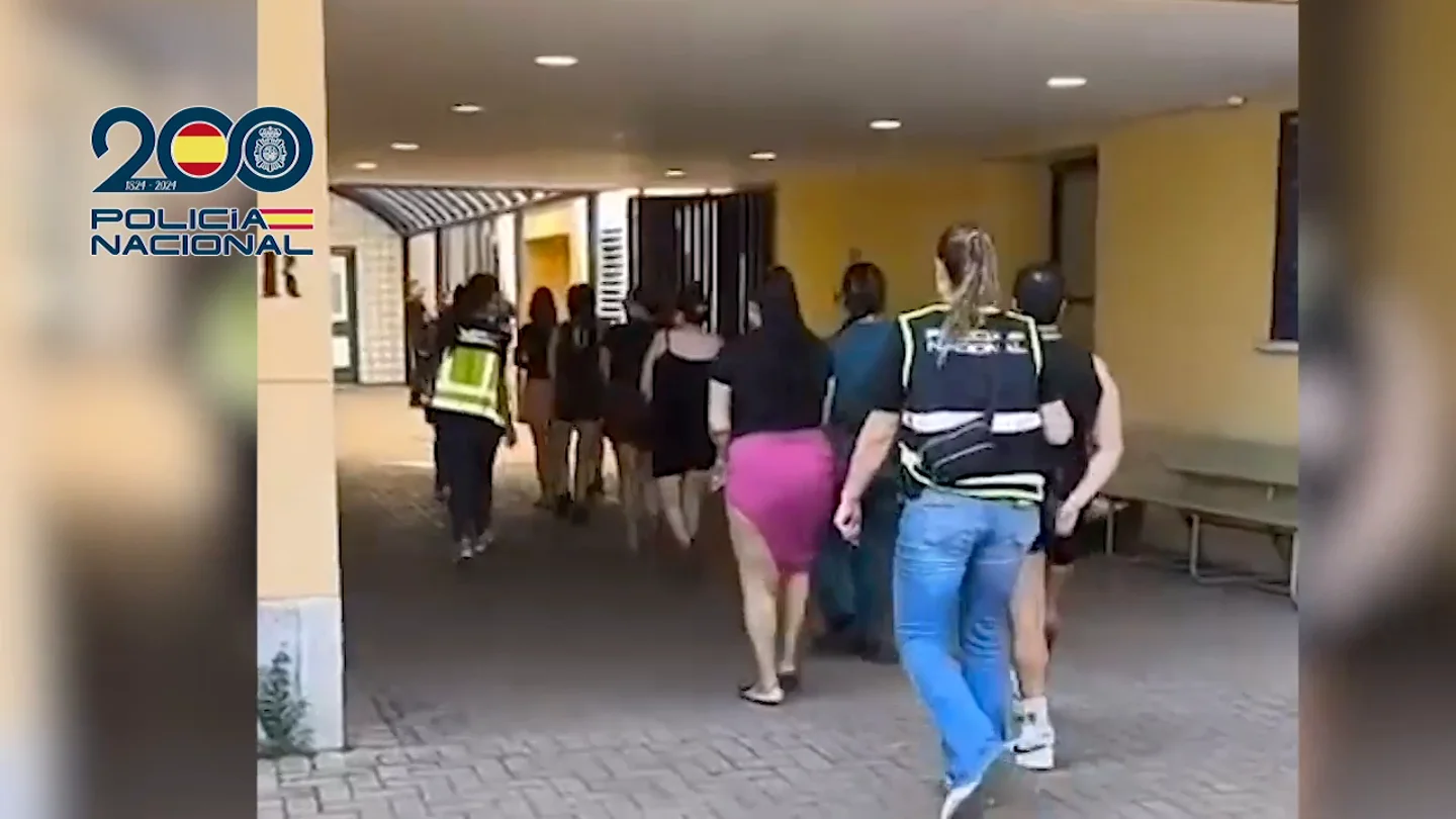 Detenidas 16 personas de un entramado criminal que explotaba a mujeres que ejercían la prostitución en Móstoles Detenidas 16 personas de un entramado criminal que explotaba a mujeres que ejercían la prostitución en Móstoles