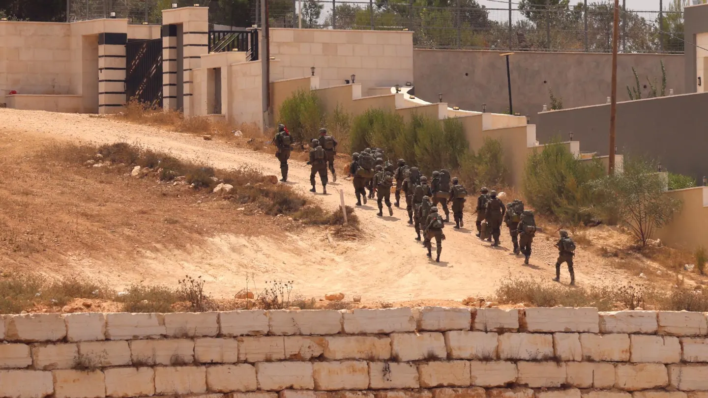 El Ejército israelí sigue ocupando viviendas palestinas en Qusra, Cisjordania. El Ejército israelí sigue ocupando viviendas palestinas en Qusra, Cisjordania.