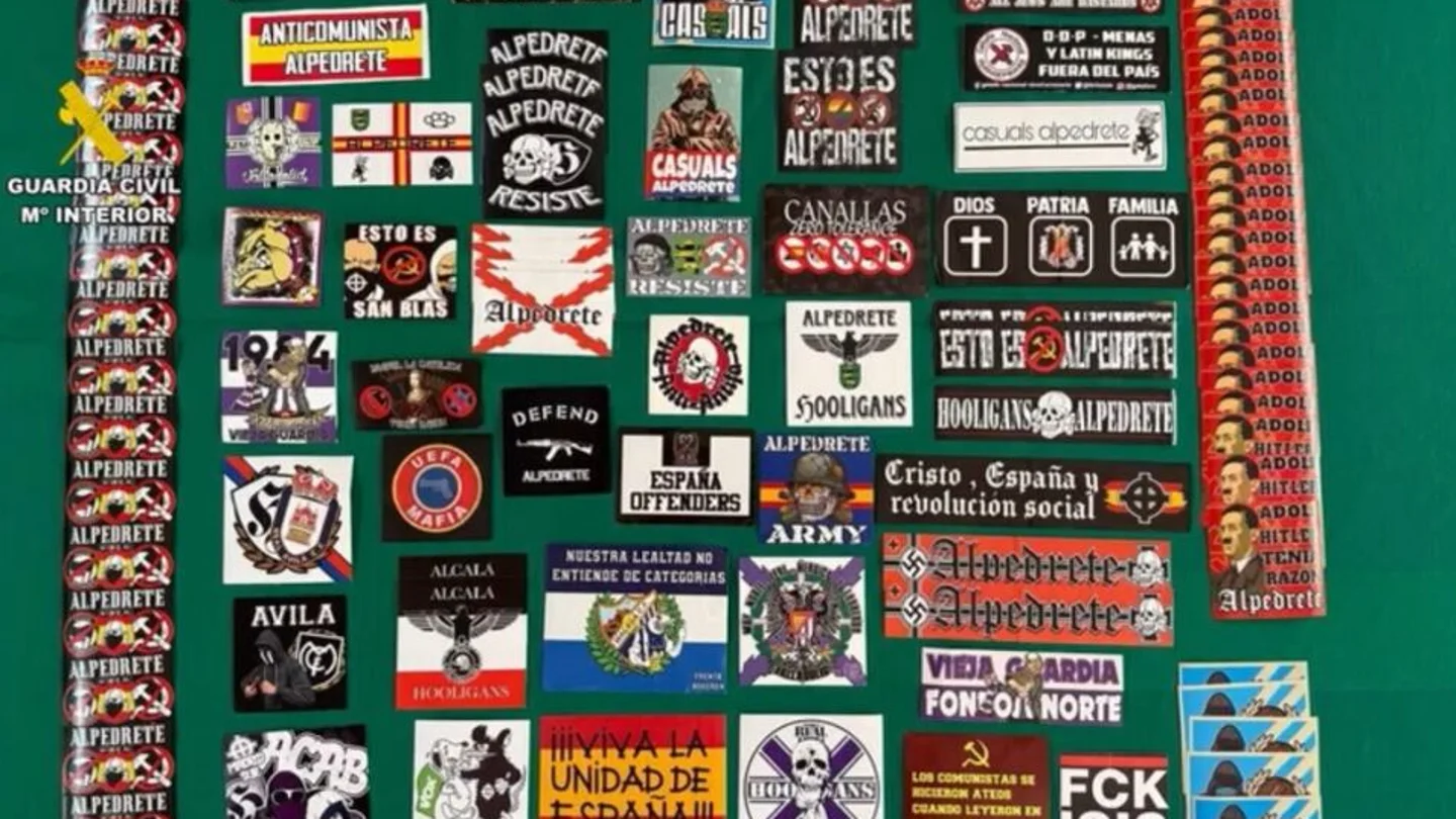 La Guardia Civil detiene a tres neonazis e investiga a otros cinco por dar una paliza por motivos ideológicos a un hombre en Guadarrama (Madrid) La Guardia Civil detiene a tres neonazis e investiga a otros cinco por dar una paliza por motivos ideológicos a un hombre en Guadarrama (Madrid)