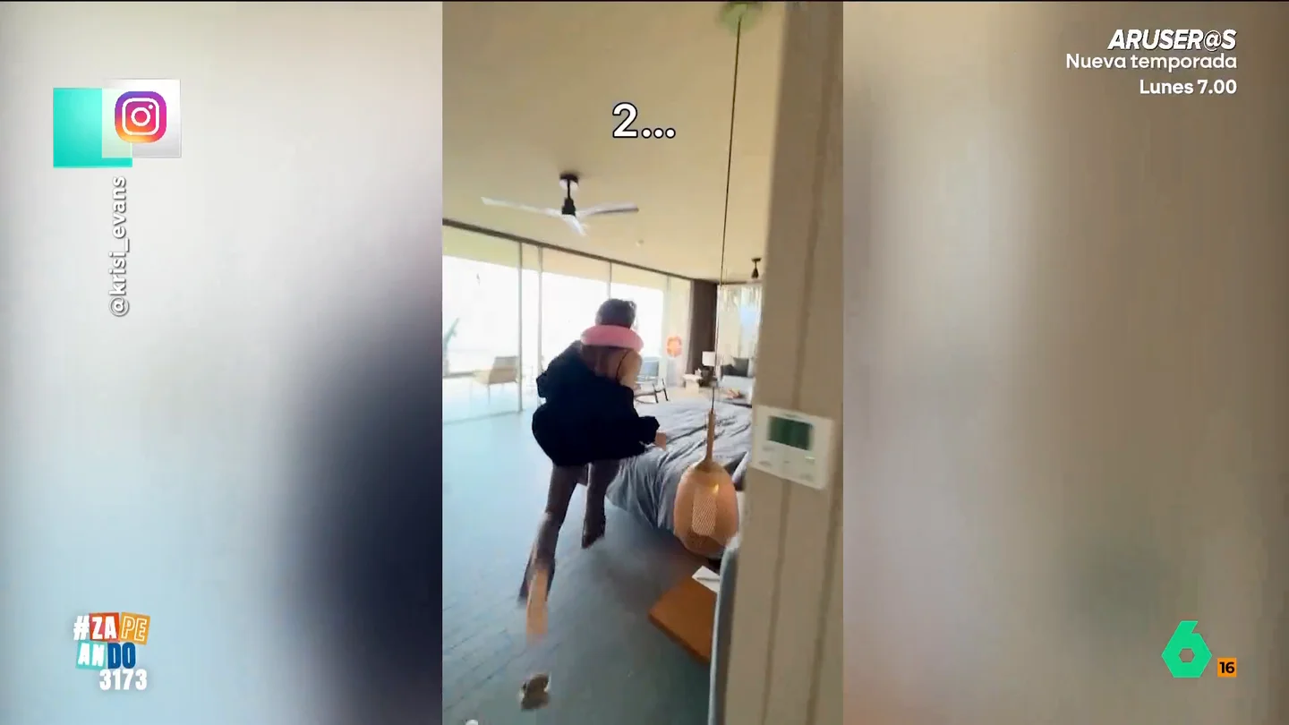 Una chica casi se deja los dientes por mostrar la habitación de su hotel La chica va a pasar las vacaciones en un lugar paradisíaco y, por ese motivo, quiere enseñar su habitación de la manera más espectacular. Lo que no espera es cómo va a acabar su vídeo.