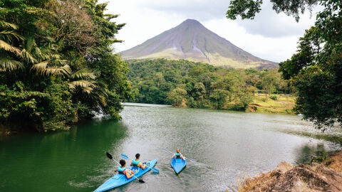 Kayaks en el Parque Nacional Volcán Arenal