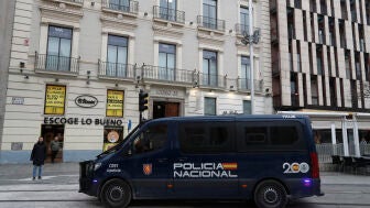 Imagen de archivo de un furg&oacute;n de la Polic&iacute;a Nacional en Zaragoza. 