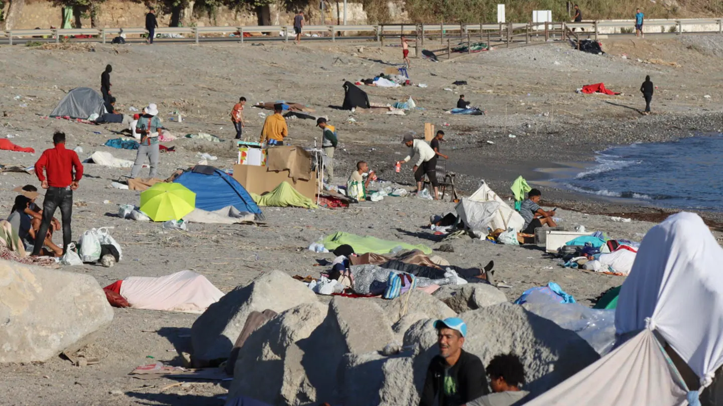 Situación de los migrantes acampados en la playa de El Trampolín de Ceuta Situación de los migrantes acampados en la playa de El Trampolín de Ceuta