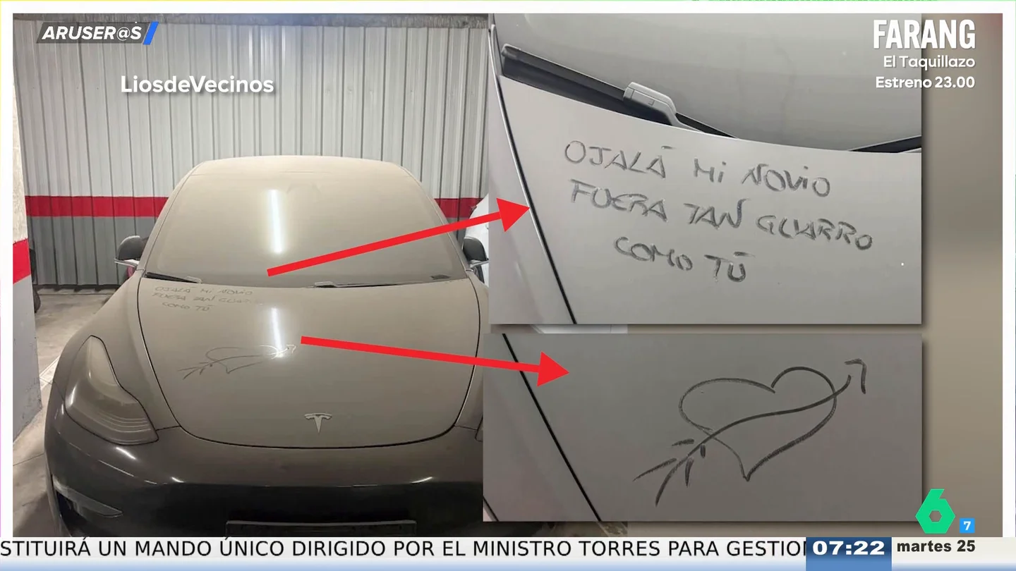 El sorprendente mensaje que ponen en un coche sucio: "Ojalá mi novio fuera tan guarro como tú" El sorprendente mensaje que ponen en un coche sucio: "Ojalá mi novio fuera tan guarro como tú"