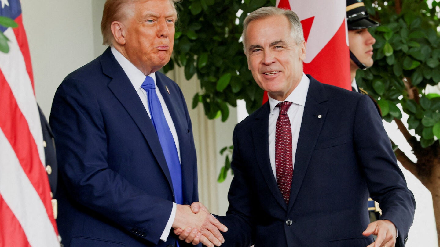 El presidente de EEUU, Donald Trump, recibe al primer ministro de Canad&aacute;, Mark Carney, en la Casa Blanca en una imagen de archivo