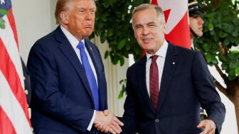 El presidente de EEUU, Donald Trump, recibe al primer ministro de Canad&aacute;, Mark Carney, en la Casa Blanca en una imagen de archivo