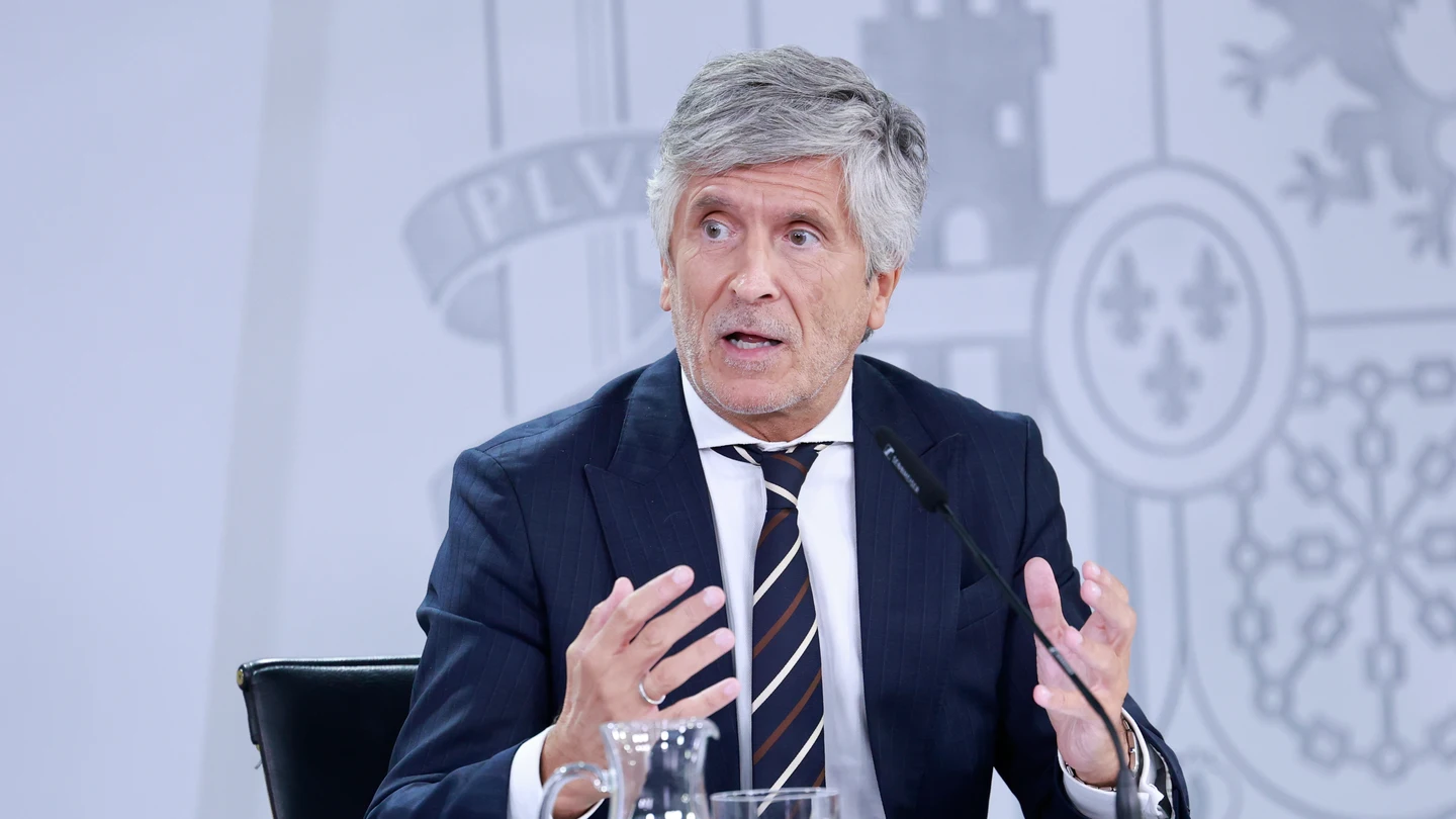 El ministro de Interior, Fernando Grande-Marlaska, durante la rueda de prensa convocada tras la reunión del Consejo de Ministros este martes El ministro de Interior, Fernando Grande-Marlaska, durante la rueda de prensa convocada tras la reunión del Consejo de Ministros este martes