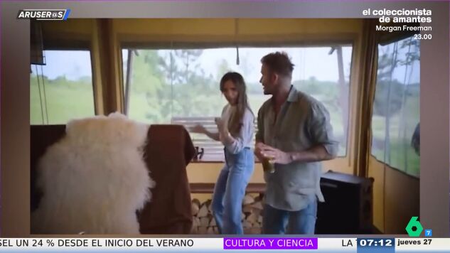 David y Victoria Beckham derrochan complicidad bailando en homenaje a Dolly Parton