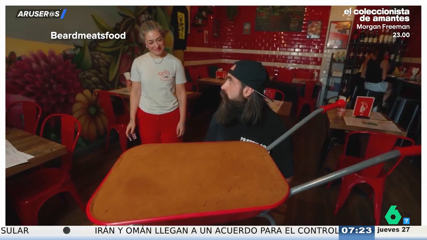 Un influencer se enfrenta al reto del tiramisú de 20 kilos: "Voy a ir en ambulancia al hospital" Un influencer se enfrenta al reto del tiramisú de 20 kilos: "Voy a ir en ambulancia al hospital"