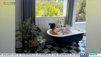 La surrealista oficina de Jennifer Lopez: as&iacute; trabaja con el port&aacute;til en su espectacular ba&ntilde;era