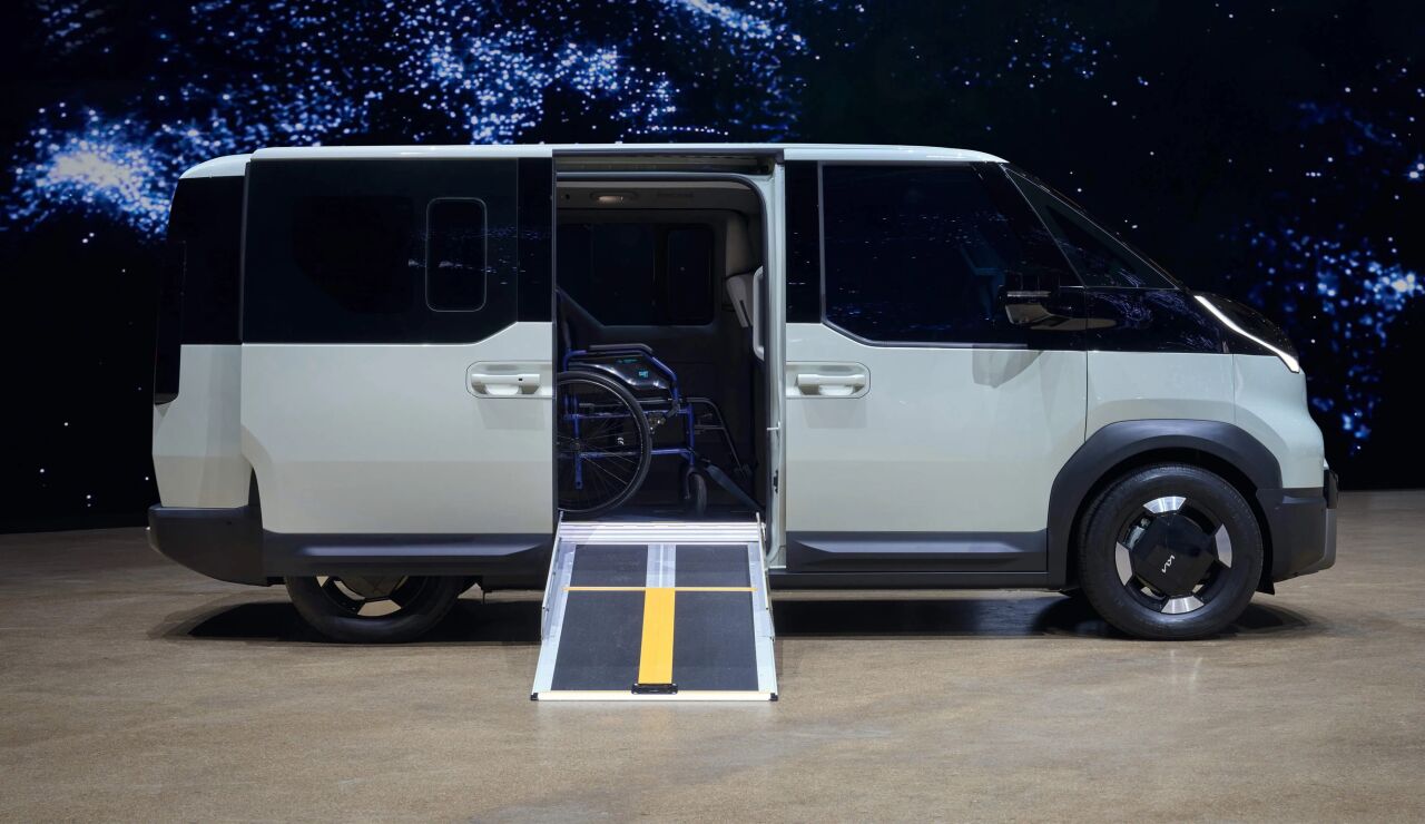 Casi ning&uacute;n fabricante dise&ntilde;a sus coches pensando en una silla de ruedas, pero Kia acaba de hacer algo diferente