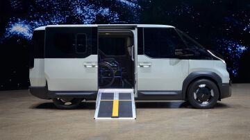 Casi ning&uacute;n fabricante dise&ntilde;a sus coches pensando en una silla de ruedas, pero Kia acaba de hacer algo diferente