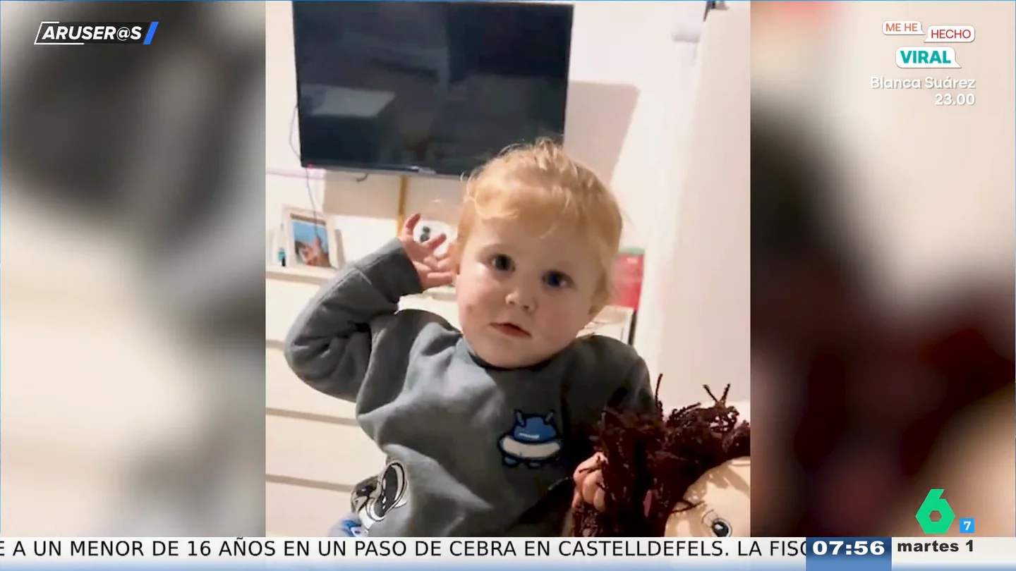 El divertido vídeo viral del bebé que pide cerveza: "Podría ser hija del Sevilla" El divertido vídeo viral del bebé que pide cerveza: "Podría ser hija del Sevilla"