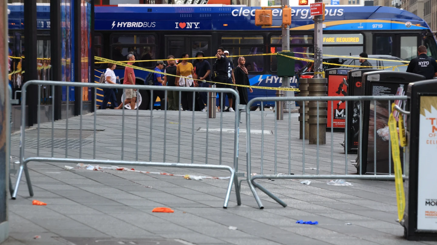Escena del tiroteo en el que participó un agente de policía, en Times Square, Nueva York, Estados Unidos, el 31 de agosto de 2026. Escena del tiroteo en el que participó un agente de policía, en Times Square, Nueva York, Estados Unidos, el 31 de agosto de 2026.