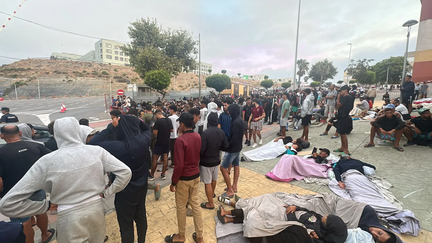 Migrantes en Loma de Colmenar, Ceuta Migrantes en Loma de Colmenar, Ceuta