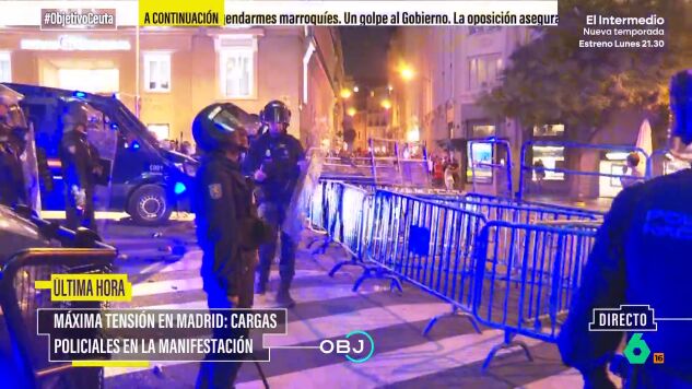 Las protestas pac&iacute;ficas a favor de Ceuta terminaban en Madrid en cargas policiales, que se ve&iacute;an obligadas a responder con material antidisturbios despu&eacute;s de que varios grupos de ultras reventaran la manifestaci&oacute;n.