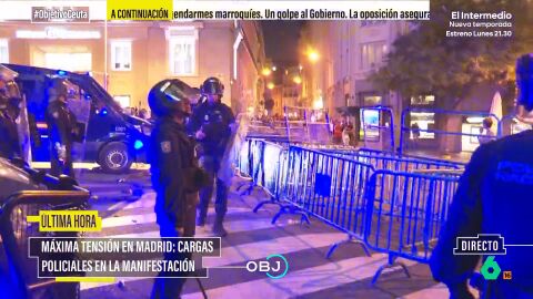 Las protestas pac&iacute;ficas a favor de Ceuta terminaban en Madrid en cargas policiales, que se ve&iacute;an obligadas a responder con material antidisturbios despu&eacute;s de que varios grupos de ultras reventaran la manifestaci&oacute;n.