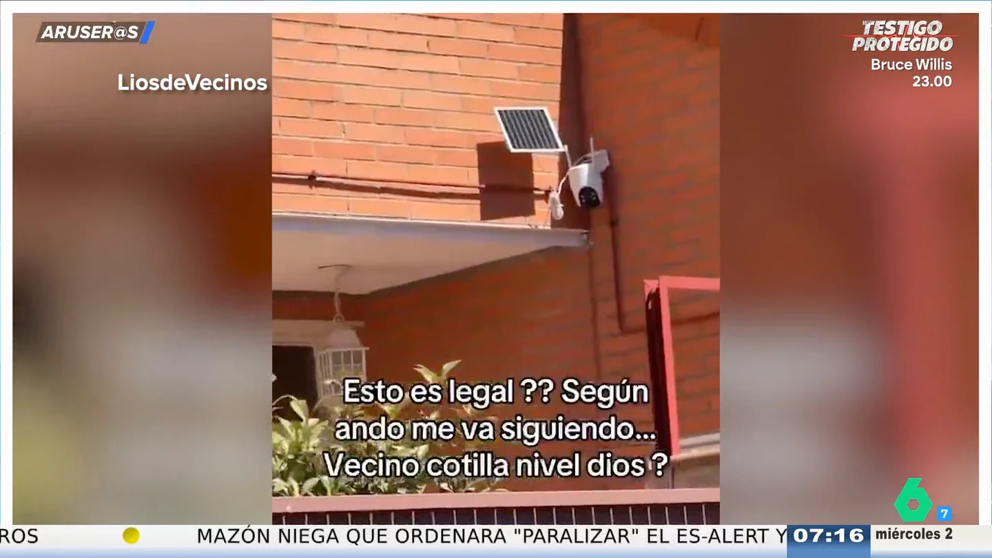 Alfonso Arús alucina con el 'vecino del visillo' que sigue los pasos de un joven por la calle: "¿Esto es legal?" Alfonso Arús alucina con el 'vecino del visillo' que sigue los pasos de un joven por la calle: "¿Esto es legal?"