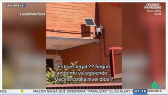 Alfonso Ar&uacute;s alucina con el 'vecino del visillo' que sigue los pasos de un joven por la calle: "&iquest;Esto es legal?"