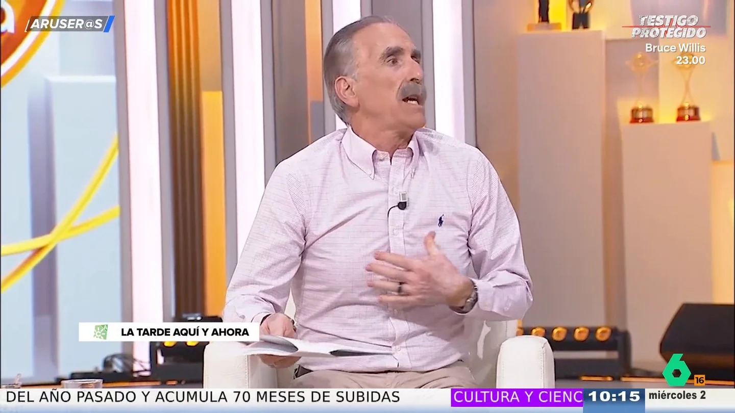 El 'zasca' de Juan y Medio sobre el precio del agua en los aeropuertos: "Y la gente se queja del litro de gasoil" El 'zasca' de Juan y Medio sobre el precio del agua en los aeropuertos: "Y la gente se queja del litro de gasoil"