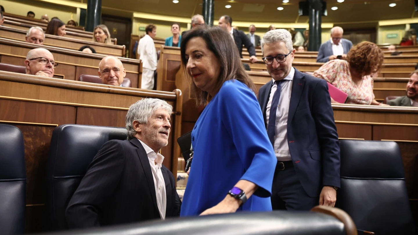 El ministro del Interior, Fernando Grande-Marlaska y la ministra de Defensa, Margarita Robles, este jueves en el Congreso El ministro del Interior, Fernando Grande-Marlaska y la ministra de Defensa, Margarita Robles, este jueves en el Congreso