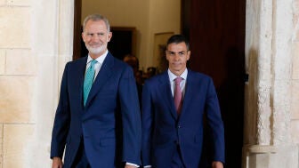 El rey Felipe VI y el presidente del Gobierno, Pedro S&aacute;nchez, en una imagen de archivo