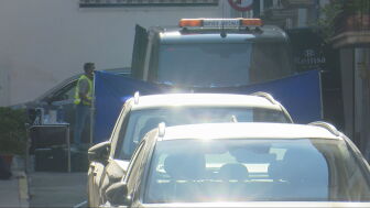Im&aacute;genes desde el exterior de la vivienda en la que se han encontrado los restos del beb&eacute;.
