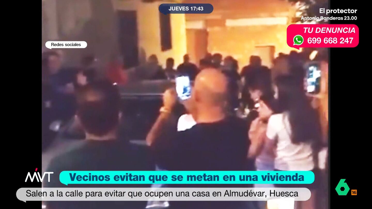 Los vecinos se enteraron de que se iba a producir esa okupaci&oacute;n y se personaron frente al domicilio. Al grito de "&iexcl;Fuera, fuera!", consiguieron evitarlo. 