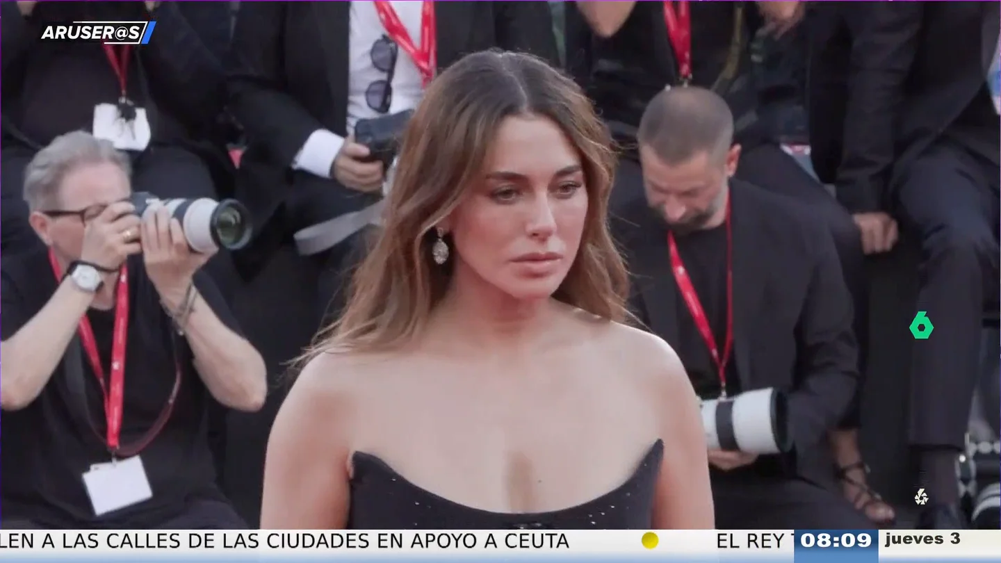 Blanco Suárez, Clara Galle, Carlos Sainz con Rebecca Donaldson.... los españoles triunfan en la alfombra roja de Venecia Blanco Suárez, Clara Galle, Carlos Sainz con Rebecca Donaldson.... los españoles triunfan en la alfombra roja de Venecia