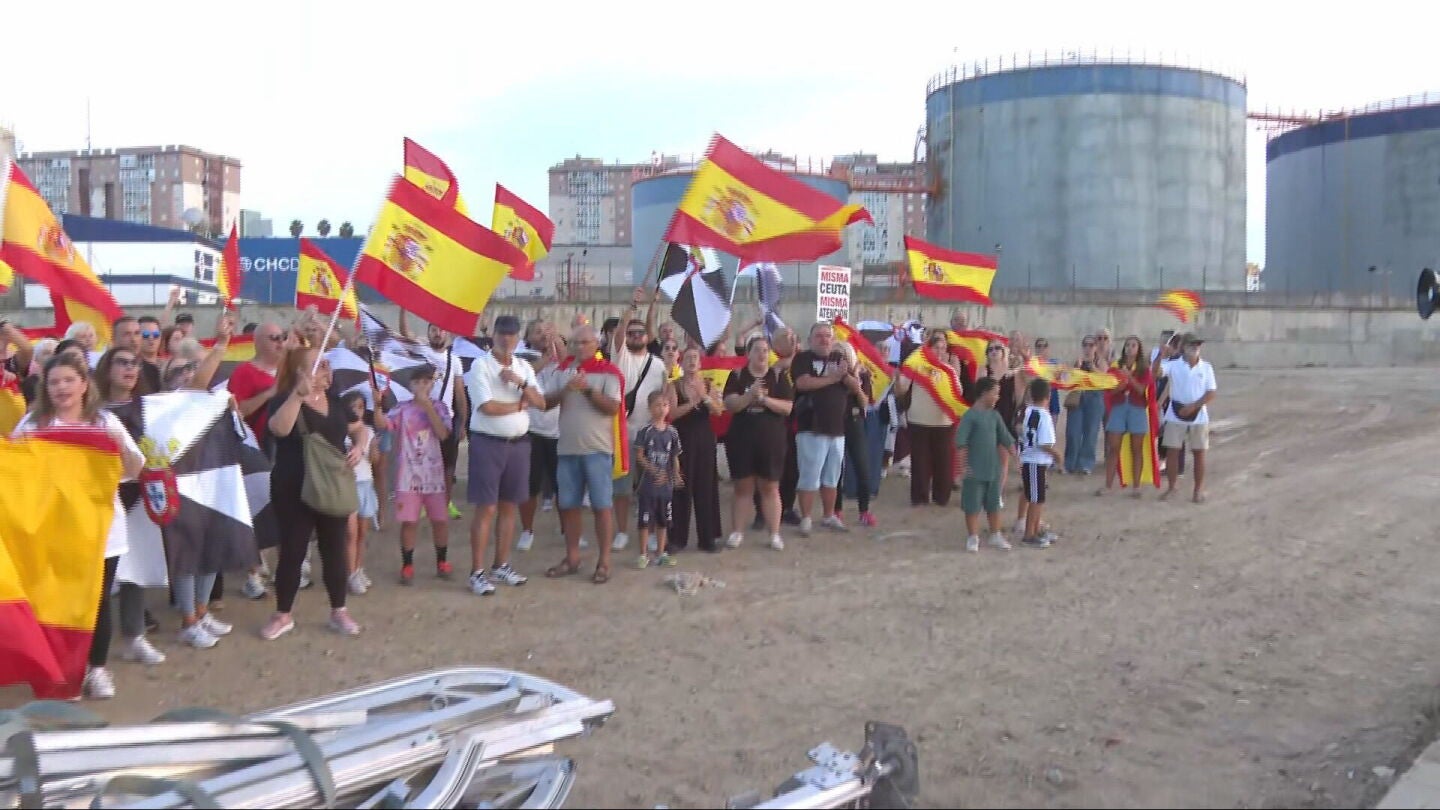 Los ceut&iacute;es siguen saliendo a la calle contra los asentamientos previstos por el Gobierno