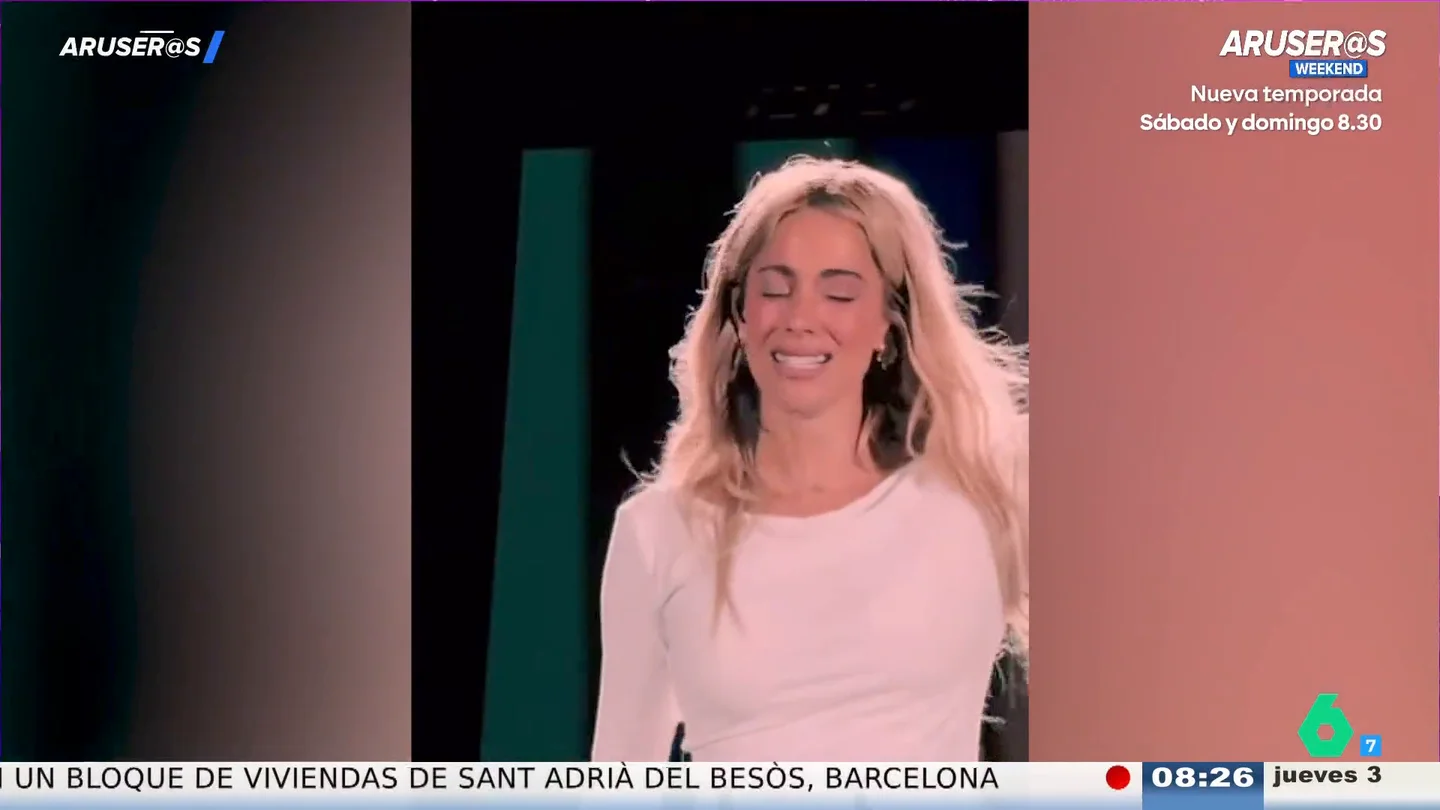 Tini Stoessel rompe a llorar sobre el escenario al cantar 'Ángel': "Llora por el padre" Tini Stoessel rompe a llorar sobre el escenario al cantar 'Ángel': "Llora por el padre"