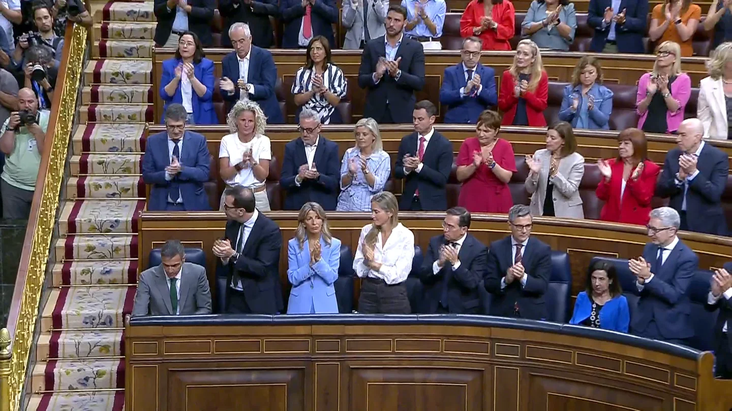 Robles no aplaude a Sánchez tras su discurso sobre la crisis en Ceuta Robles no aplaude a Sánchez tras su discurso sobre la crisis en Ceuta