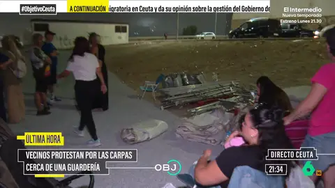Los ceutíes se plantan contra los asentamientos previstos por el Gobierno: impiden la descarga de lonas para una carpa frente a una escuela infantil Los ceutíes se plantan contra los asentamientos previstos por el Gobierno: impiden la descarga de lonas para una carpa frente a una escuela infantil