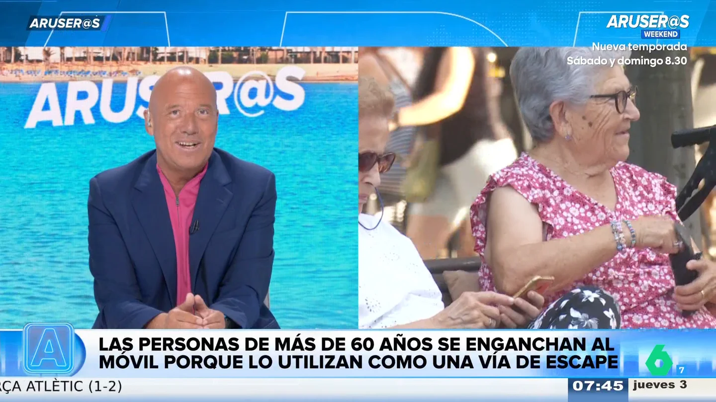 Alfonso Arús, al descubrir que los mayores de 60 se enganchan al móvil: "Estoy en zona de riesgo" Alfonso Arús, al descubrir que los mayores de 60 se enganchan al móvil: "Estoy en zona de riesgo"