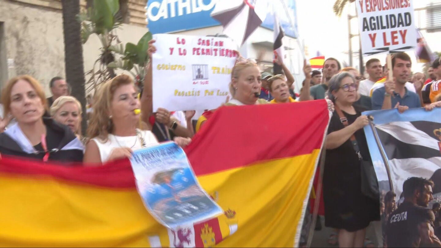 Los ceut&iacute;es vuelven a protestar contra la instalaci&oacute;n de carpas para alojar a migrantes