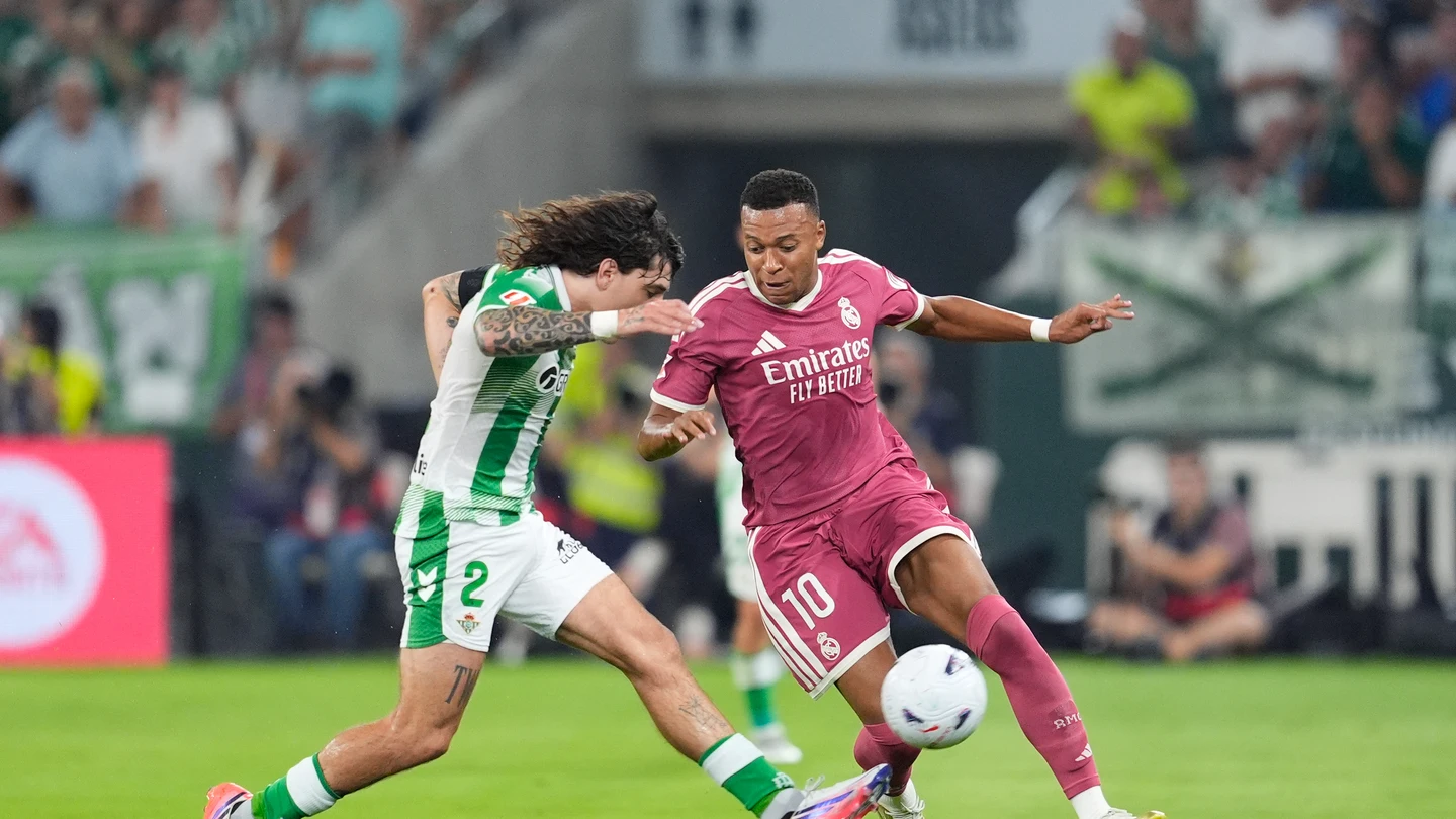 Bellerín y Kylian Mbappé Bellerín y Kylian Mbappé