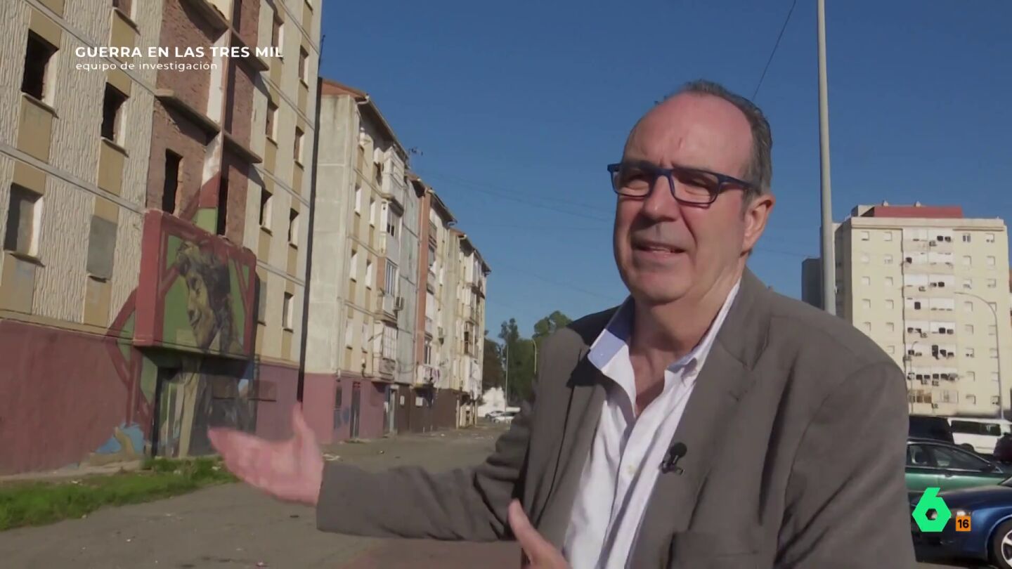 Jaime Bret&oacute;n, comisionado del barrio, expon&iacute;a que las personas que plantan marihuana buscan que las viviendas se queden vac&iacute;as para ocuparlas con plantaciones. 