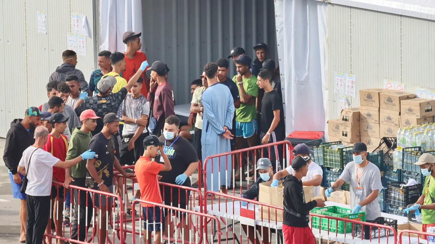 Decenas de migrantes, en Ceuta Decenas de migrantes, en Ceuta
