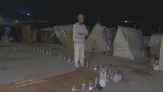 Una mezquita improvisada en la playa de El Trampol&iacute;n, Ceuta. 