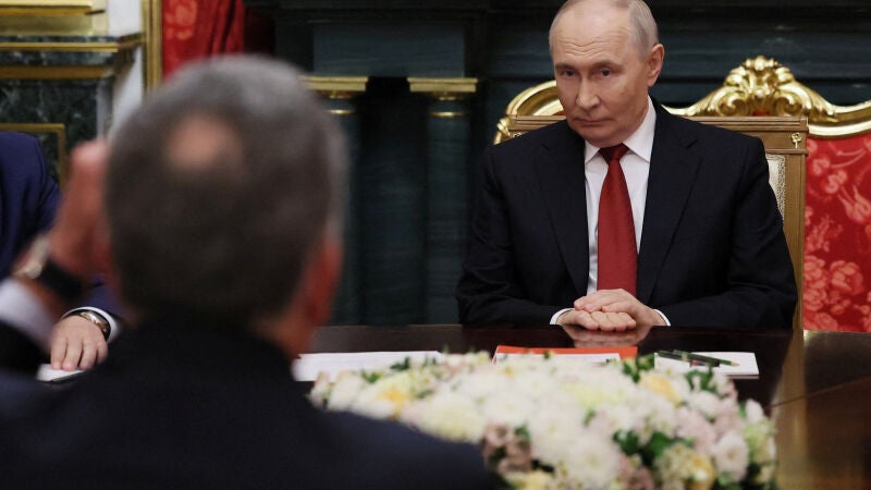 Vladimir Putin, durante una reuni&oacute;n con los enviados de Trump Steve Witkoff y Jared Kushner en el Kremlin el 5 de septiembre de 2026