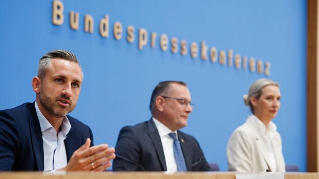Ulrich Siegmund, principal candidato de AfD en Alta Sajonia, Tino Chrupalla, copresidente del grupo parlamentario y del partido AfD, y Alice Weidel, copresidenta del grupo parlamentario y del partido AfD