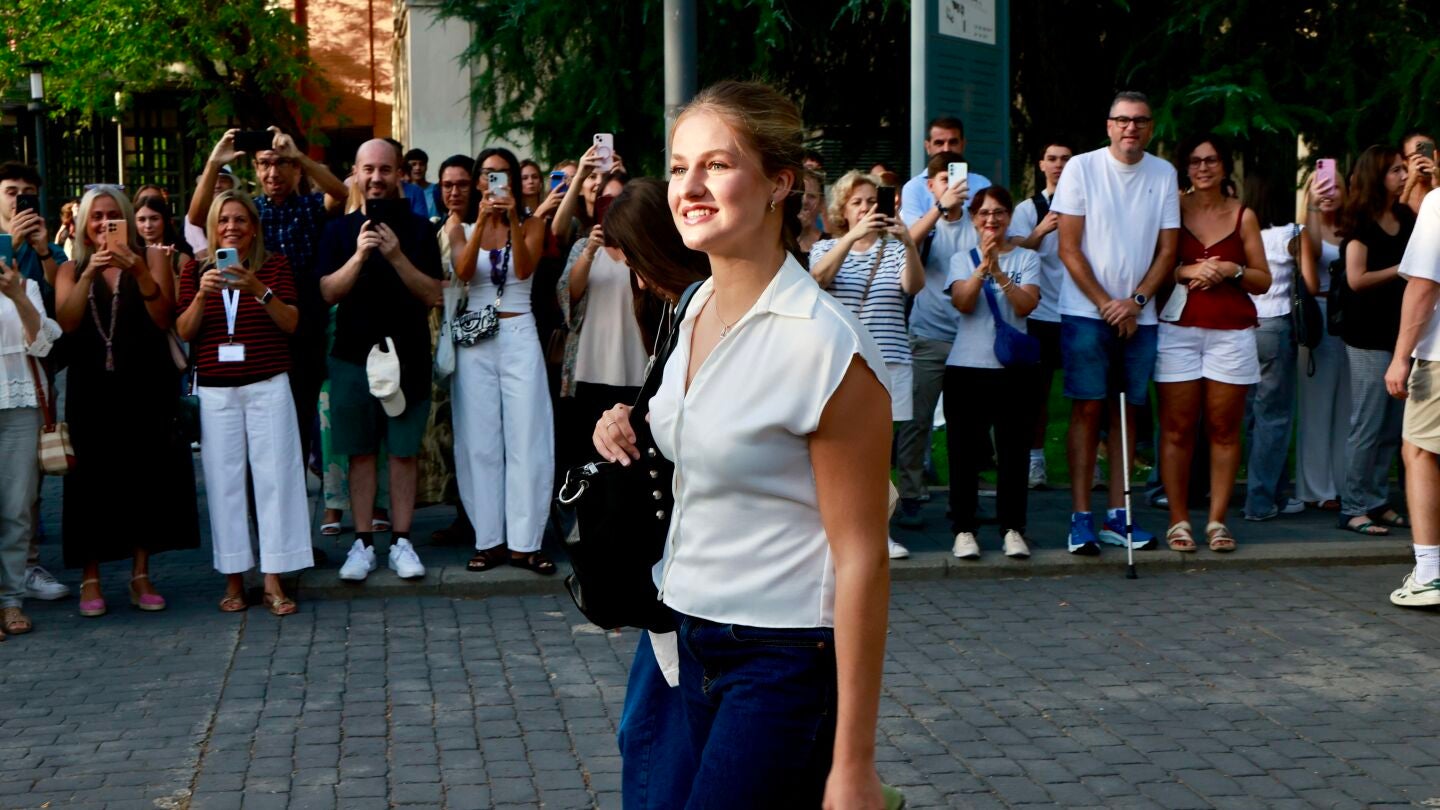 La llegada de la Princesa Leonor a su primer d&iacute;a de universidad
