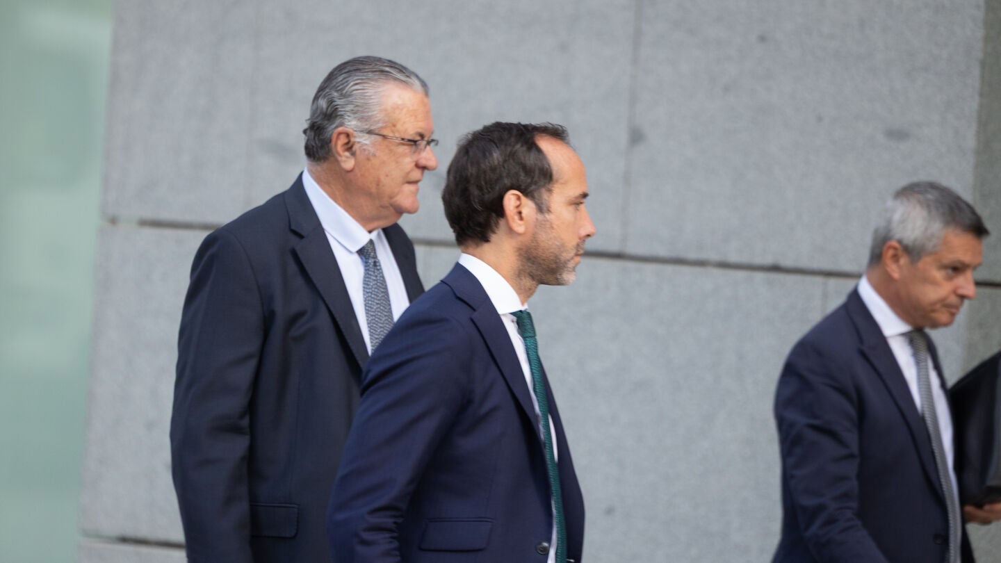 El presidente de Plus Ultra, Julio Mart&iacute;nez Sola, a su llegada a la Audiencia Nacional, a 7 de septiembre de 2026, en Madrid (Espa&ntilde;a).
