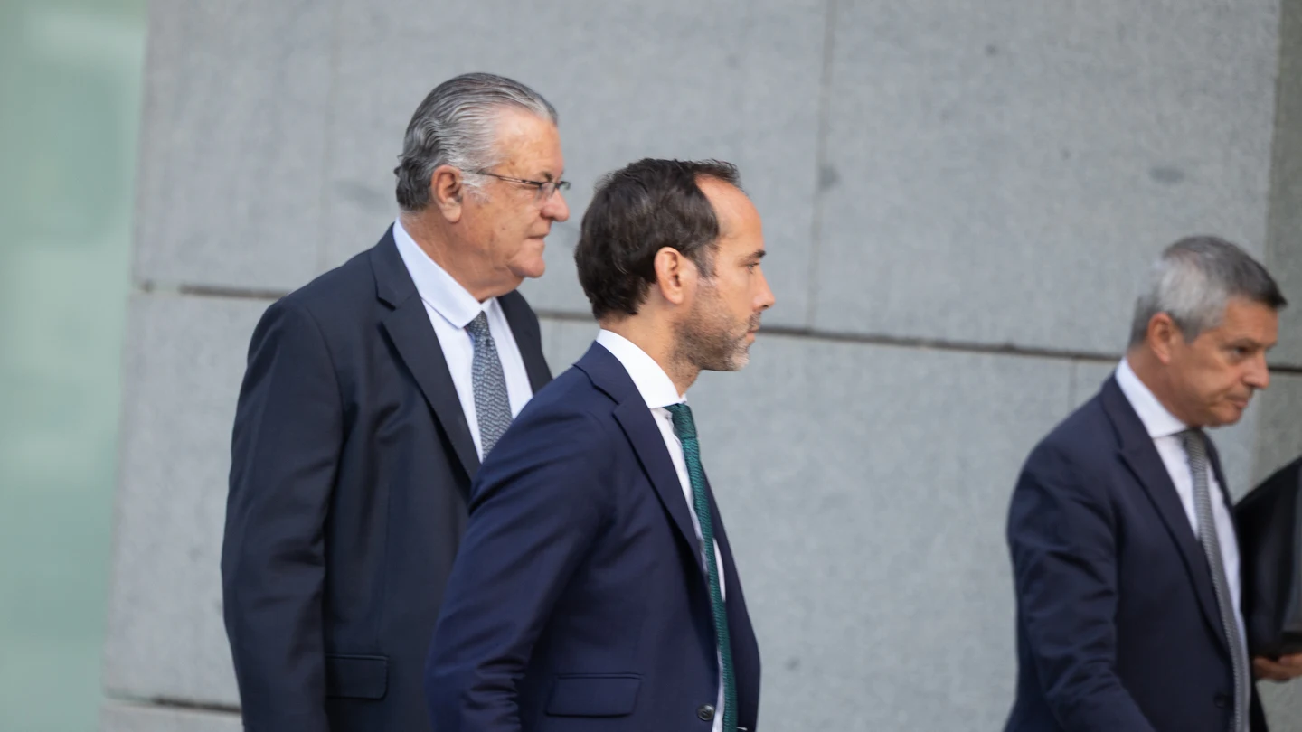 El presidente de Plus Ultra, Julio Martínez Sola, a su llegada a la Audiencia Nacional, a 7 de septiembre de 2026, en Madrid (España). El presidente de Plus Ultra, Julio Martínez Sola, a su llegada a la Audiencia Nacional, a 7 de septiembre de 2026, en Madrid (España).