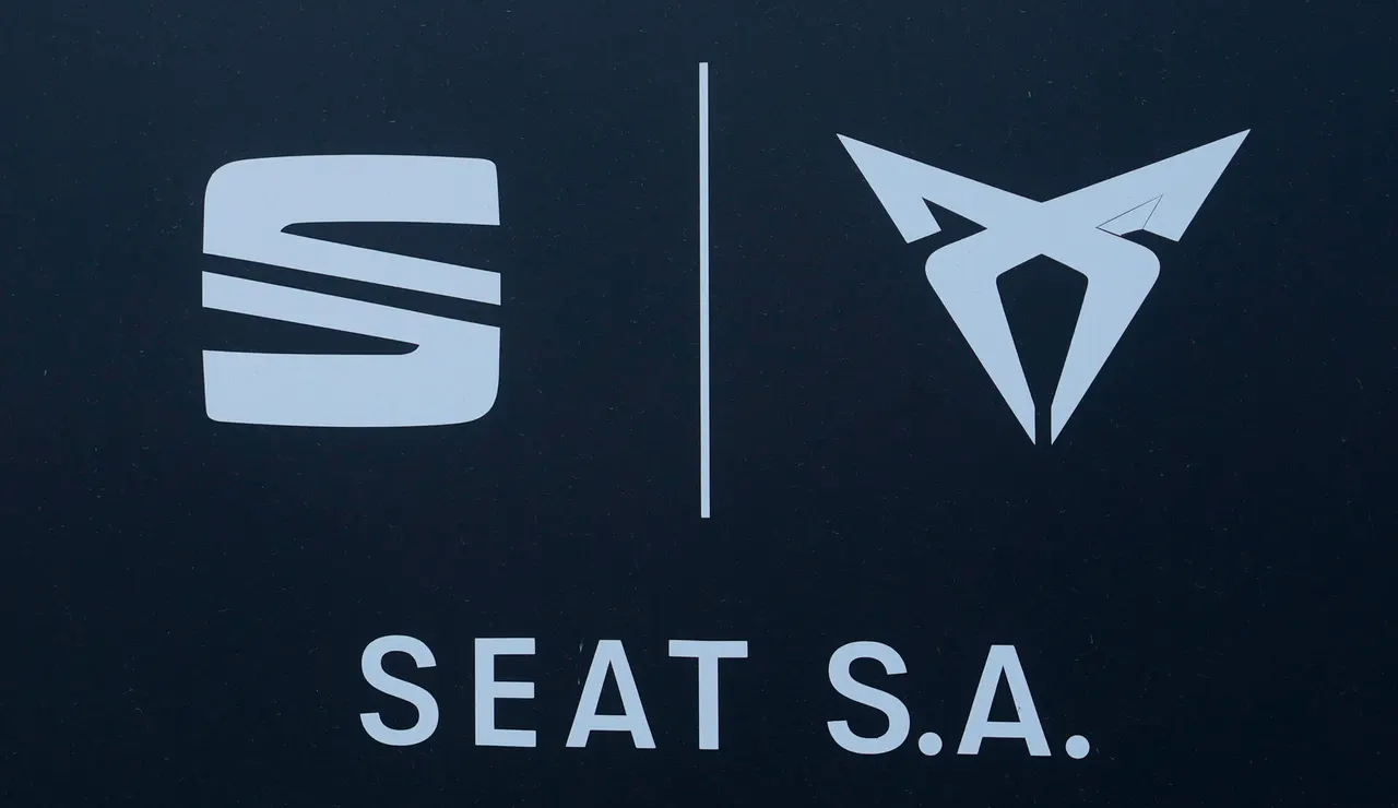 Logos de Seat y Cupra