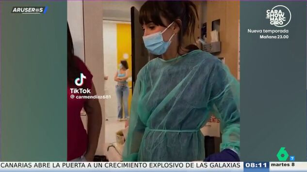 Aitana sorprende al visitar a una fan que est&aacute; hospitalizada en Barcelona
